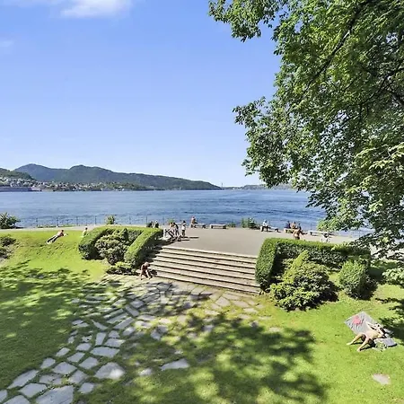 Dinbnb I Mid-city Luxury With Mini Balcony And Smart Tv & Sound System