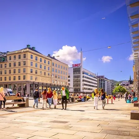 Dinbnb I Mid-city Luxury With Mini Balcony And Smart Tv & Sound System Holiday home Bergen