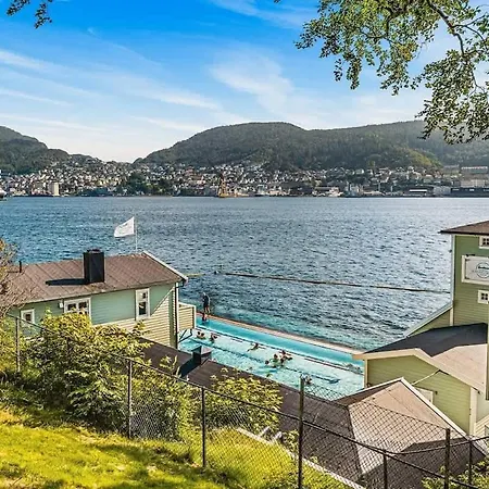 Dinbnb I Mid-city Luxury With Mini Balcony And Smart Tv & Sound System Holiday home