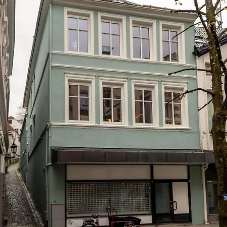Dinbnb I Mid-city Luxury With Mini Balcony And Smart Tv & Sound System * Bergen