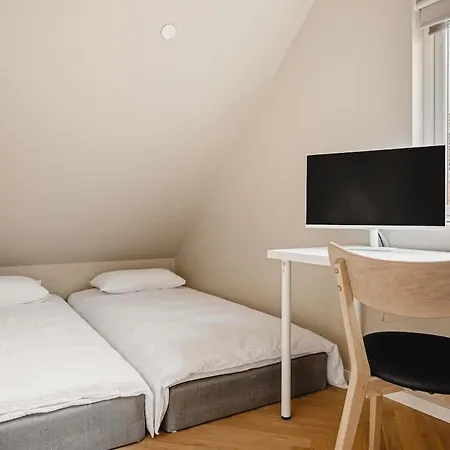Dinbnb I Mid-city Luxury With Mini Balcony And Smart Tv & Sound System Bergen