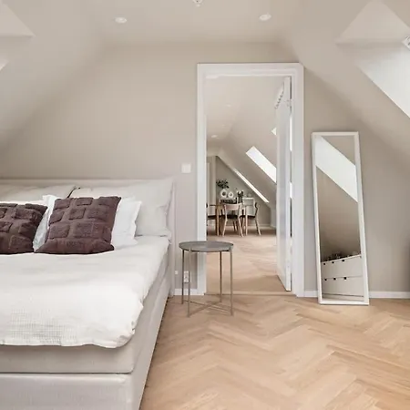 Dinbnb I Mid-city Luxury With Mini Balcony And Smart Tv & Sound System * Bergen