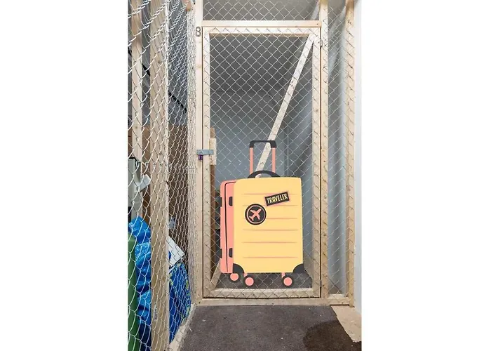 Dinbnb I Mid-city Luxury With Mini Balcony And Smart Tv & Sound System Holiday home