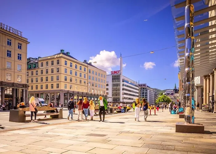 Dinbnb I Mid-city Luxury With Mini Balcony And Smart Tv & Sound System Holiday home Bergen