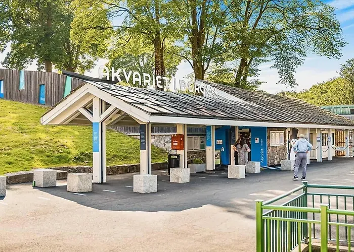 Дом отдыха Dinbnb I Mid-city Luxury With Mini Balcony And Smart Tv & Sound System