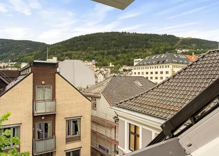 Dinbnb I Mid-city Luxury With Mini Balcony And Smart Tv & Sound System * Bergen