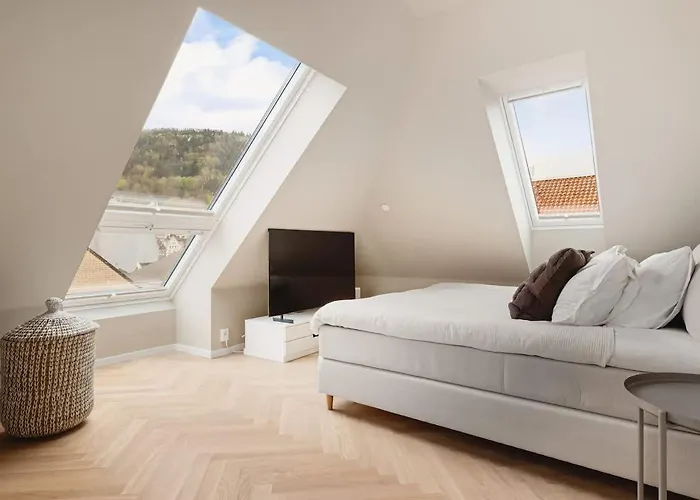 Dinbnb I Mid-city Luxury With Mini Balcony And Smart Tv & Sound System Holiday home *