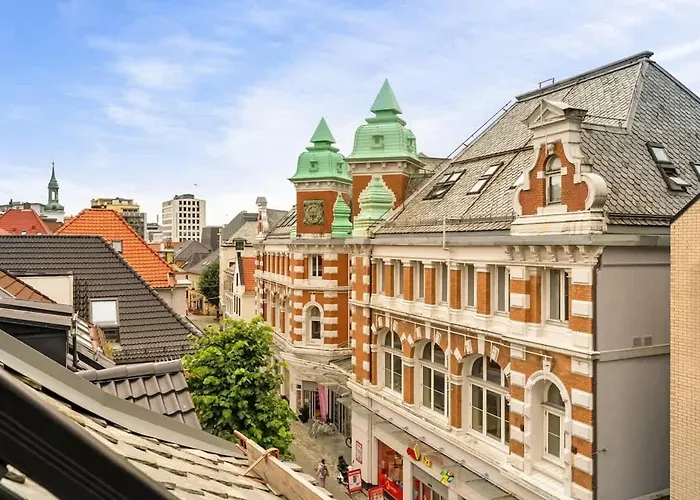 Dinbnb I Mid-city Luxury With Mini Balcony And Smart Tv & Sound System Holiday home Bergen