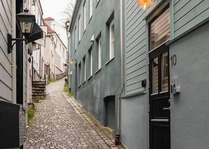 Holiday home Dinbnb I Mid-city Luxury With Mini Balcony And Smart Tv & Sound System