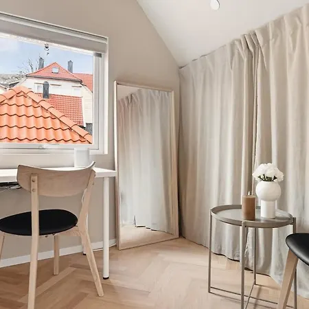 Dinbnb I Mid-city Luxury With Mini Balcony And Smart Tv & Sound System Σπίτι διακοπών *