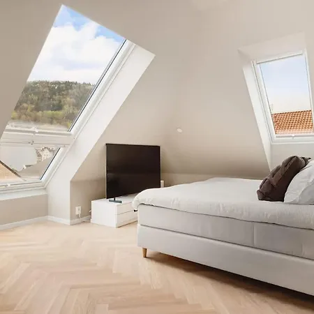 Dinbnb I Mid-city Luxury With Mini Balcony And Smart Tv & Sound System Feriehus *