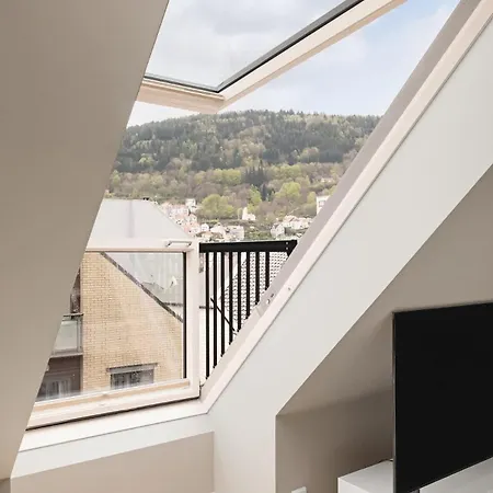 Feriehus Dinbnb I Mid-city Luxury With Mini Balcony And Smart Tv & Sound System