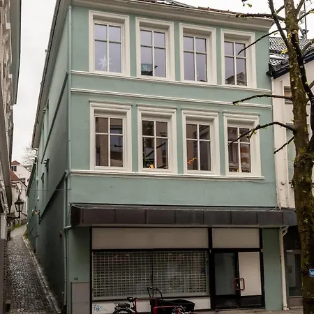 Dinbnb I Mid-city Luxury With Mini Balcony And Smart Tv & Sound System * Bergen