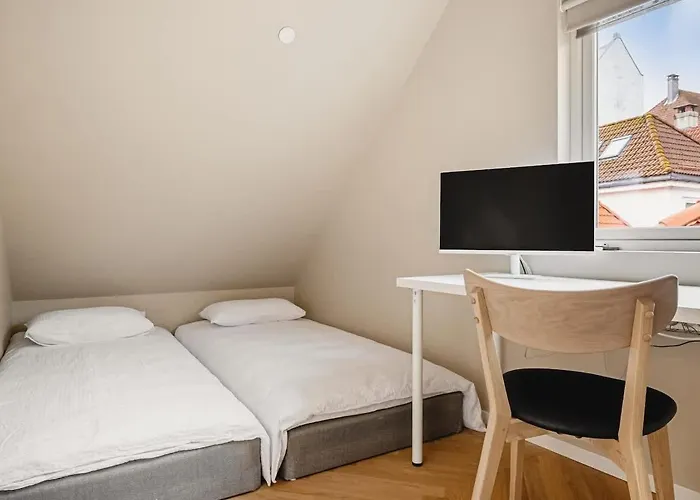 Dinbnb I Mid-city Luxury With Mini Balcony And Smart Tv & Sound System Μπέργκεν